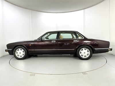 Lot 119 - 1994 Jaguar XJ 3.2 Sport