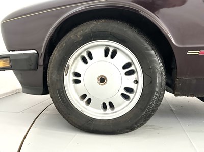 Lot 119 - 1994 Jaguar XJ 3.2 Sport