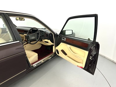 Lot 119 - 1994 Jaguar XJ 3.2 Sport