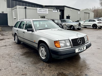 Lot 71 - 1988 Mercedes-Benz E230