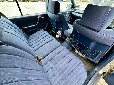 Lot 97 - 1988 Mercedes-Benz E230