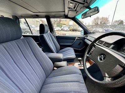 Lot 97 - 1988 Mercedes-Benz E230