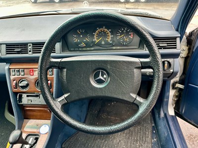 Lot 97 - 1988 Mercedes-Benz E230