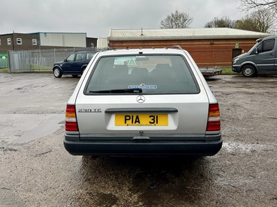 Lot 97 - 1988 Mercedes-Benz E230