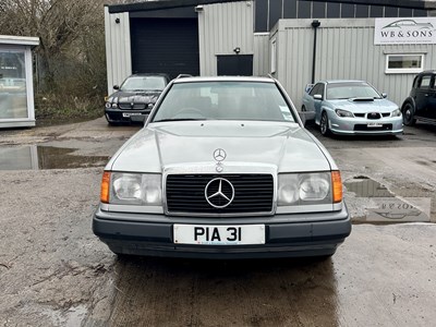 Lot 97 - 1988 Mercedes-Benz E230