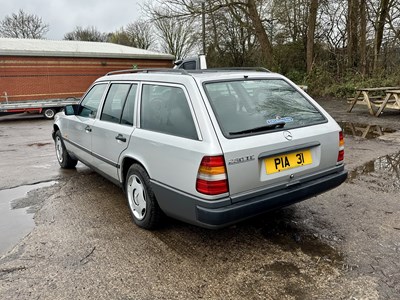 Lot 97 - 1988 Mercedes-Benz E230