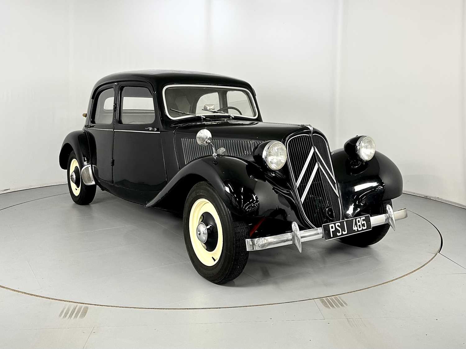 Lot 16 - 1952 Citroen Traction Avant