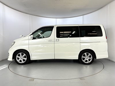 Lot 14 - 2007 Nissan Elgrand - Highway Star Edition 4WD