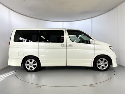 Lot 14 - 2007 Nissan Elgrand - Highway Star Edition 4WD